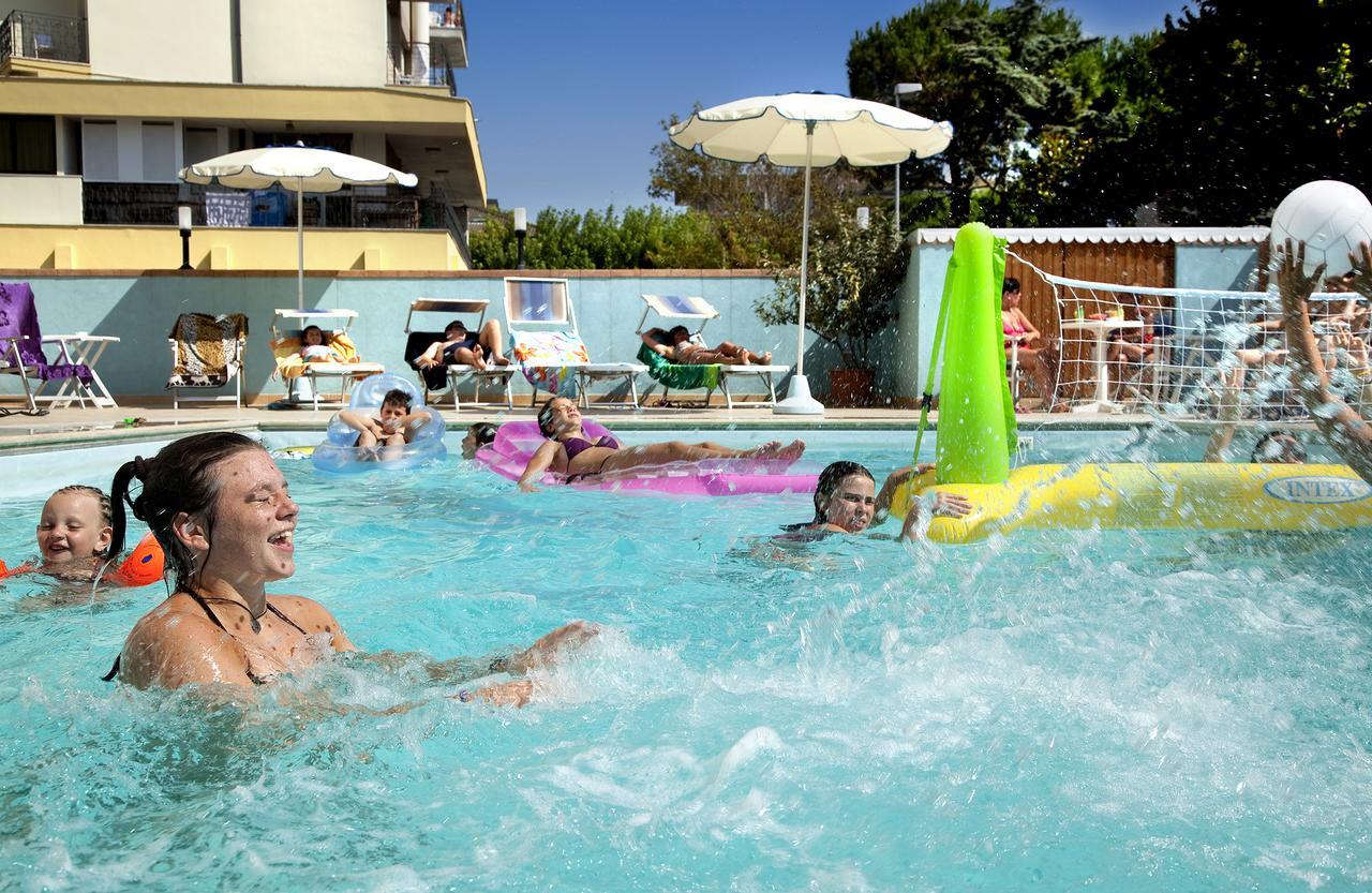 ريميني Hotel Acquario المظهر الخارجي الصورة